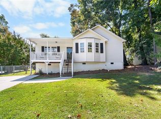 4 Oak Ridge Dr, Thomasville, NC 27360