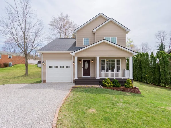 35 Meadow Dr, Christiansburg, VA 24073