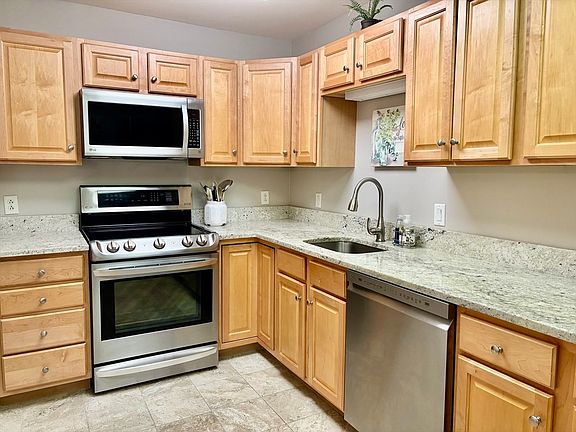 4th image of 34 Meeting House Ln APT 209