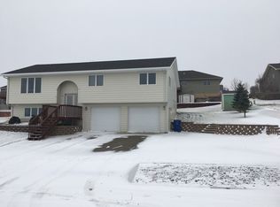 1916 Riggs Dr, Pierre, SD 57501