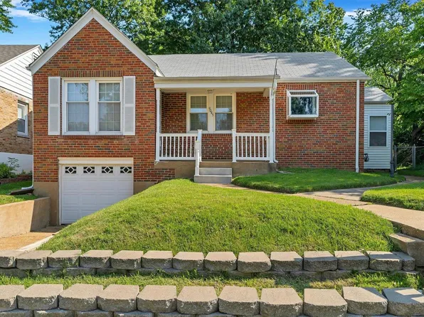 9045 McNulty Dr, Saint Louis, MO 63114