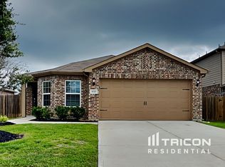 833 Painted Bison Dr, La Marque, TX 77568