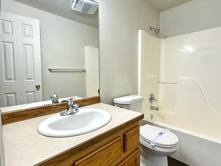 1618 SW Lava Ave — Photo 24