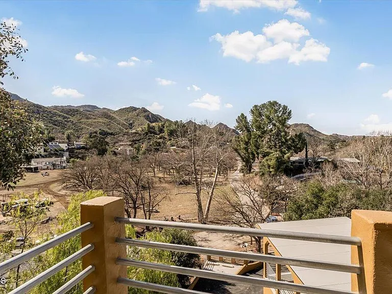 1944 Seminole Dr — Photo 34