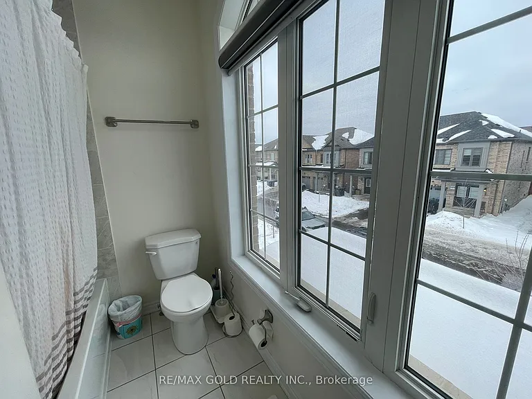 537 Veterans Dr — Photo 35