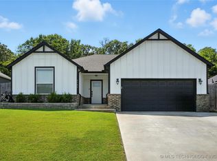 4706 S Linwood Dr, Sand Springs, OK 74063