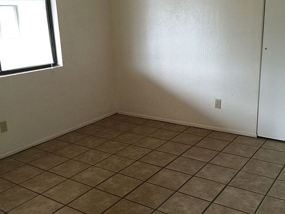 4th image of 295 S 18th Pl