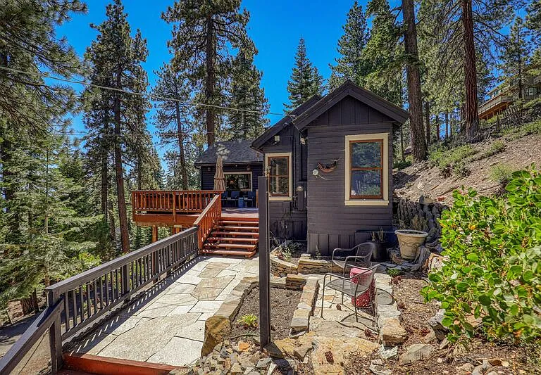4295 Jeffrey Way — Photo 2