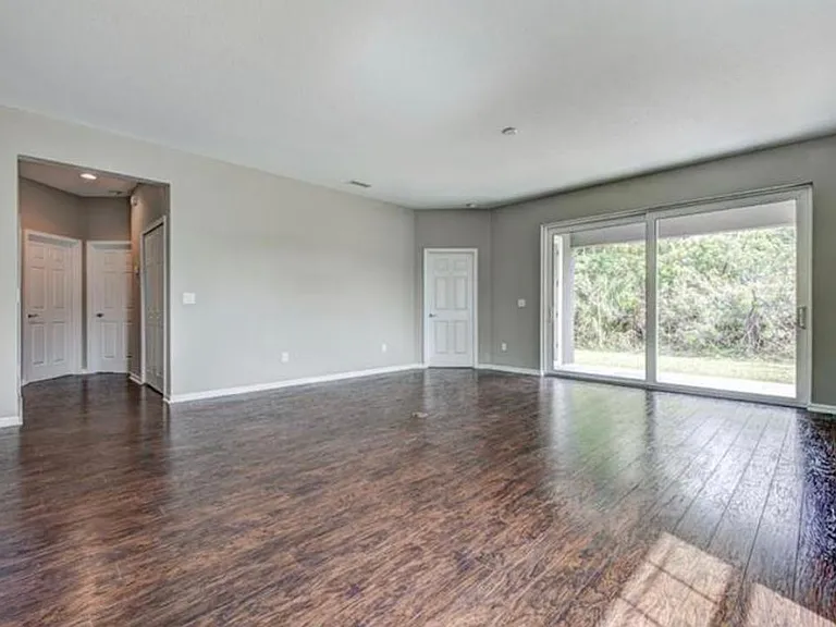 1550 Francis Ave — Photo 4