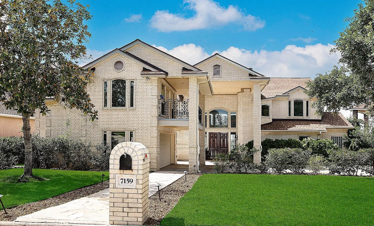 5 bed, 4.5 bath, 4066 sqft, $5,475 — Photo 3