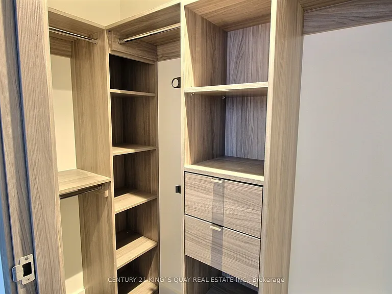 85 McMahon Dr #211 — Photo 12