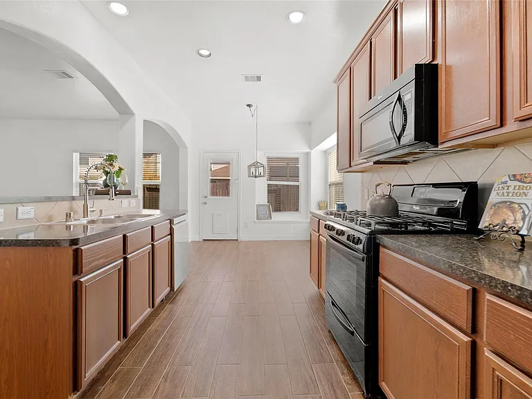 6439 Brimridge Ln — Photo 18