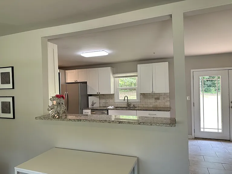 1920 Janet Ln — Photo 8
