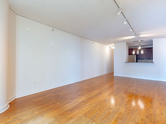 5th image of 450 E Waterside Dr #1006