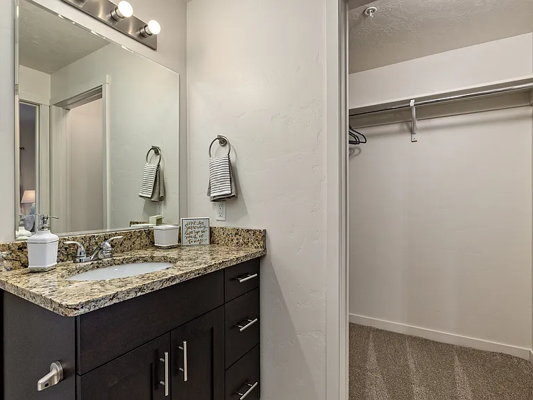 HighPoint on Overland — Photo 31