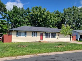 1009 Sunset Ln, River Falls, WI 54022