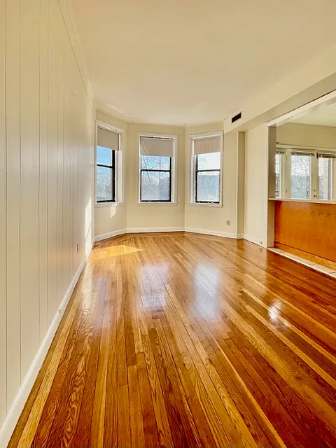 3 bed, $4,000 — Photo 2