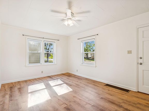 3rd image of 238 24th Ave N