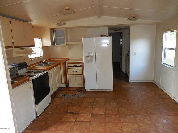 4th image of 691 NE 131st Ave