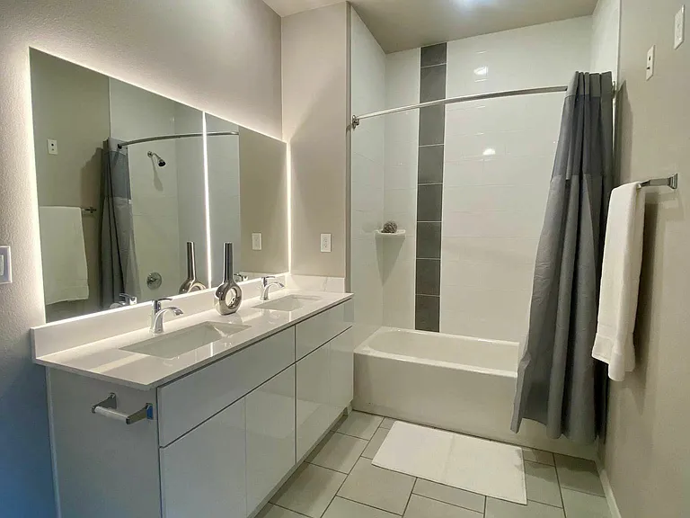 Crown at Seven Oaks Apartment Homes — Photo 27
