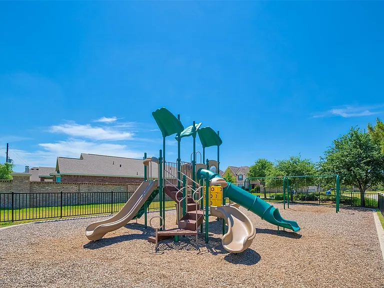 10026 Thicket Park Ln — Photo 44