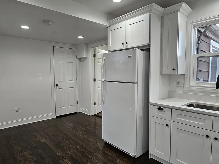 11712 S Harding Ave — Photo 29