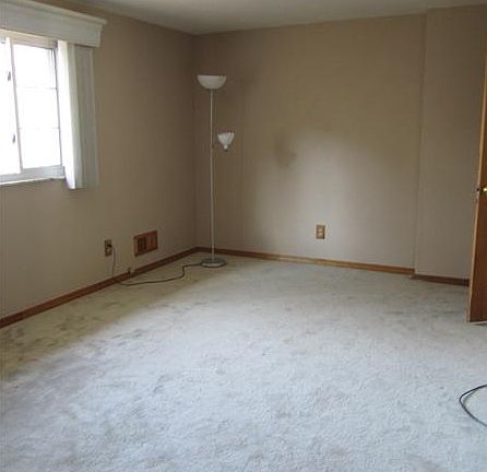 3rd image of 199B White Oak Dr