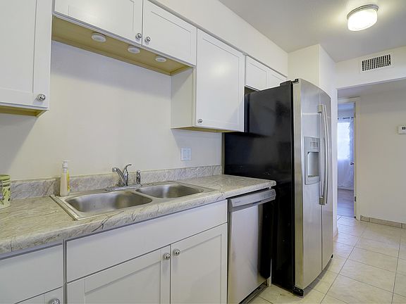 5th image of 3802 W Sunnyside Ave