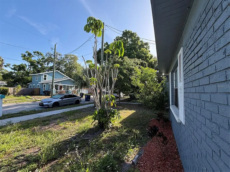 1740 W Walnut St — Photo 28