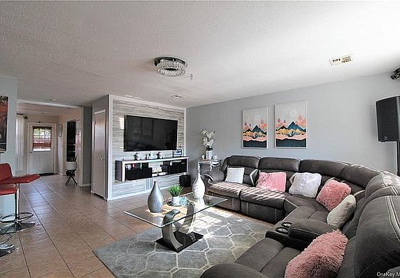 2nd image of 1216 Vyse Ave #1