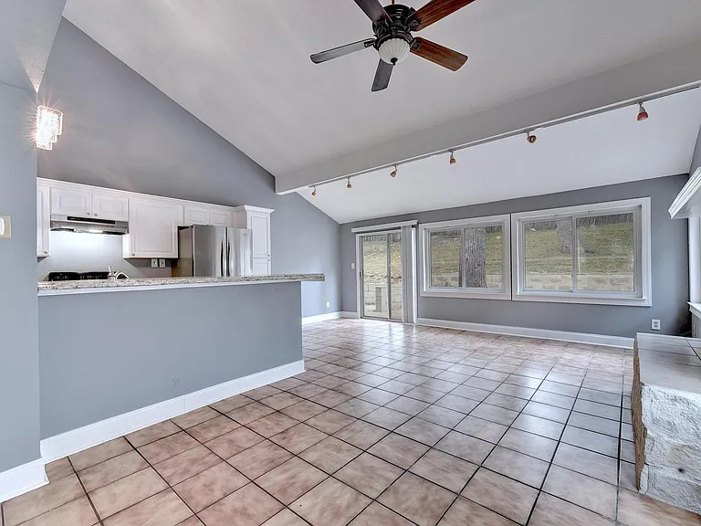 31 Marina Cir — Photo 5