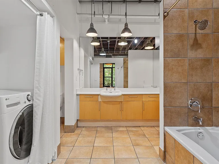 411 Brazos St #224 — Photo 13
