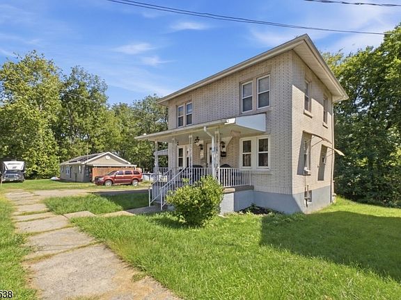 3rd image of 604 Tuttle St