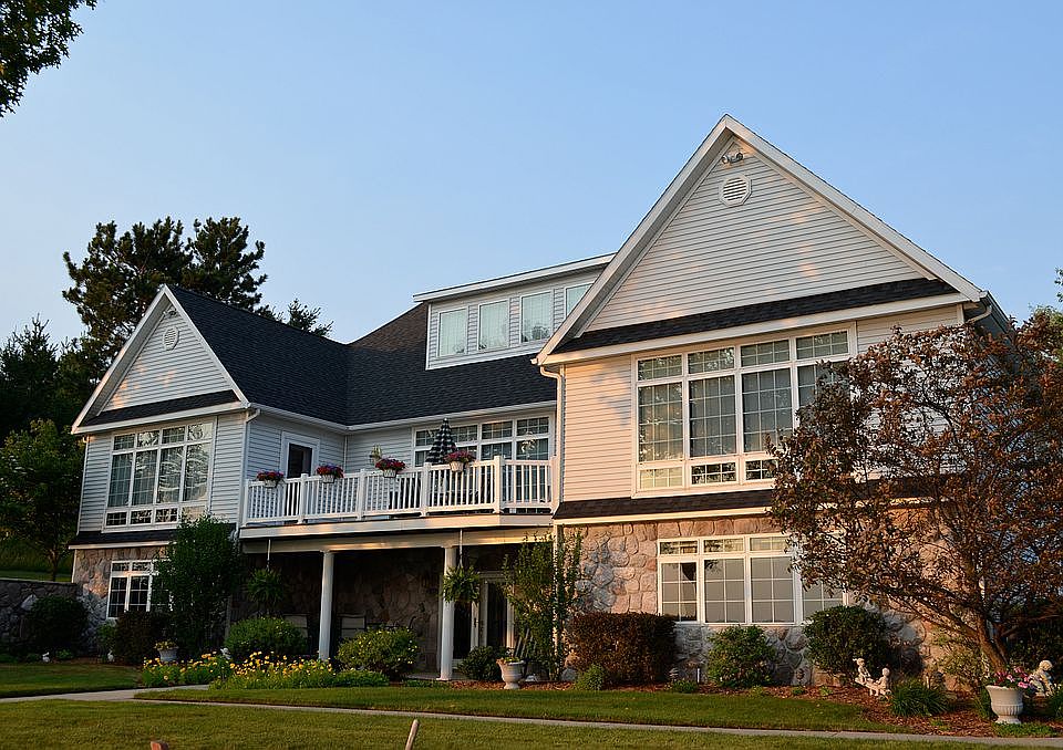 1st image of 10033 Lake Dr