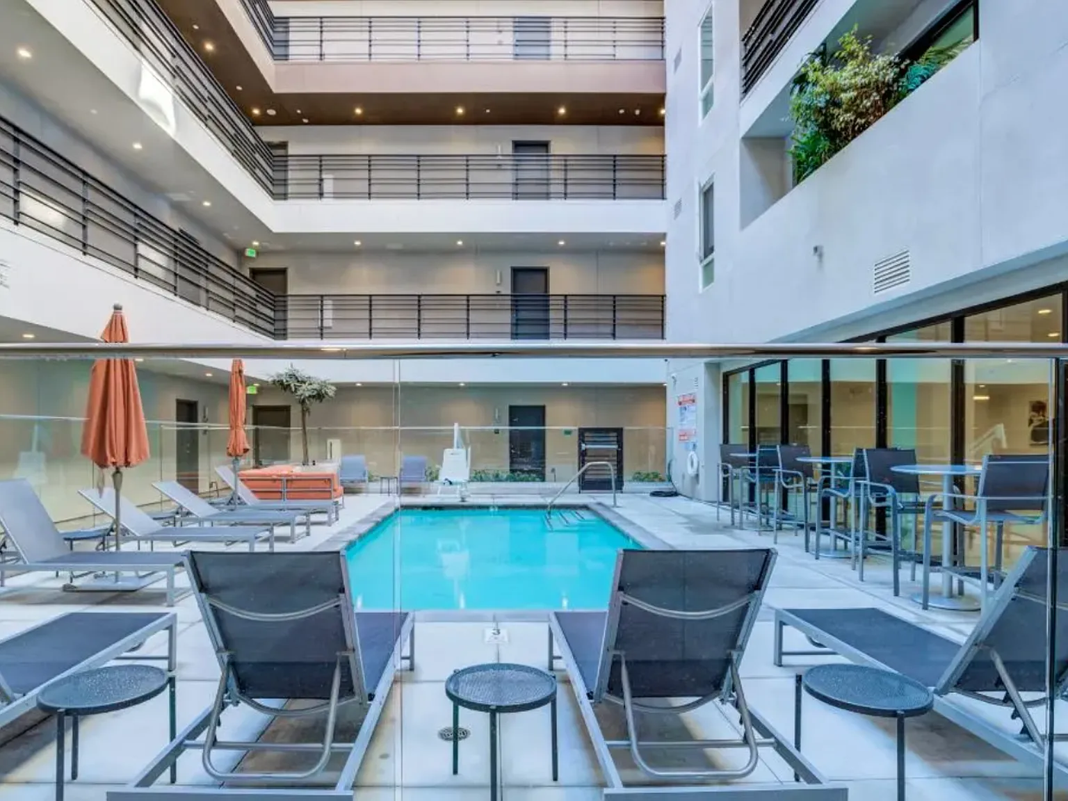 Maya Apartments at 535 Kingsley Dr in Los Angeles — Photo 2