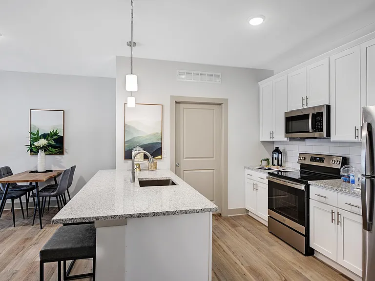 Edgewater East Apartments — Photo 8