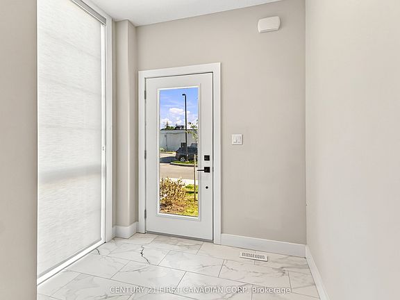 4th image of 2500 Main St #1