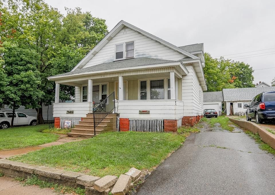 1st image of 216 North 1ST AVENUE