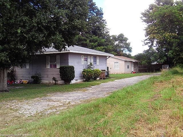 1st image of 215-217 Plumosa St