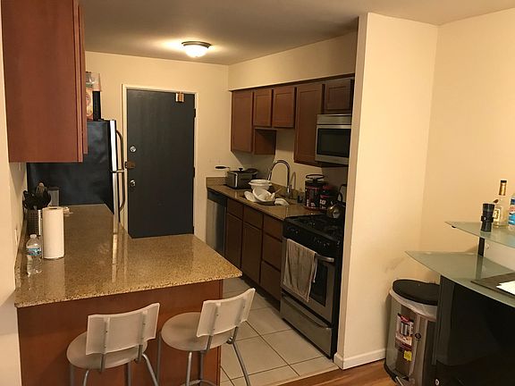 5th image of 7522 N Greenview Ave APT 304