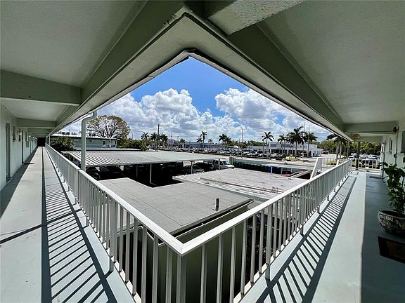 3rd image of 3463 Bee Ridge Rd APT 318