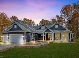 9340 Yale Rd, Diamond, OH 44412