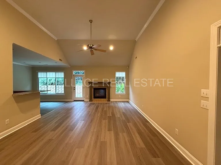 10912 Alvaros Ln — Photo 2