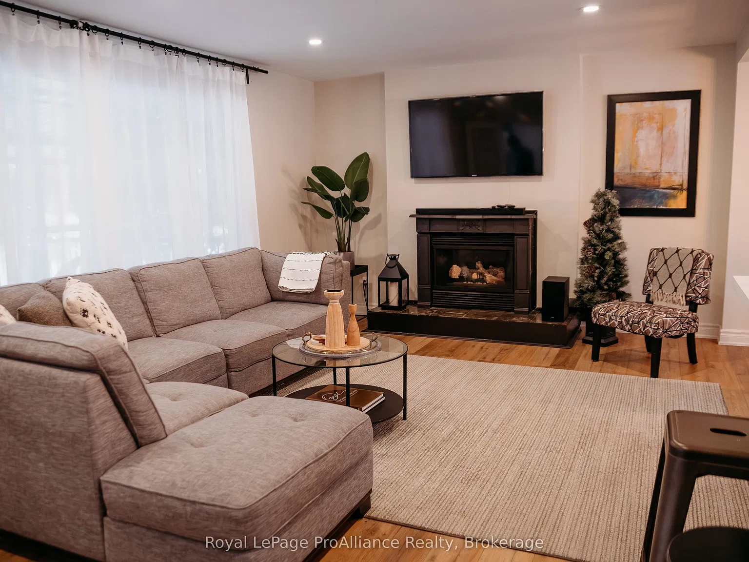 5 bed, $4,000 — Photo 3