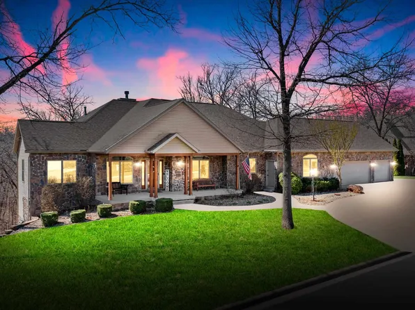 221 E Surrey Ln, East Peoria, IL 61611
