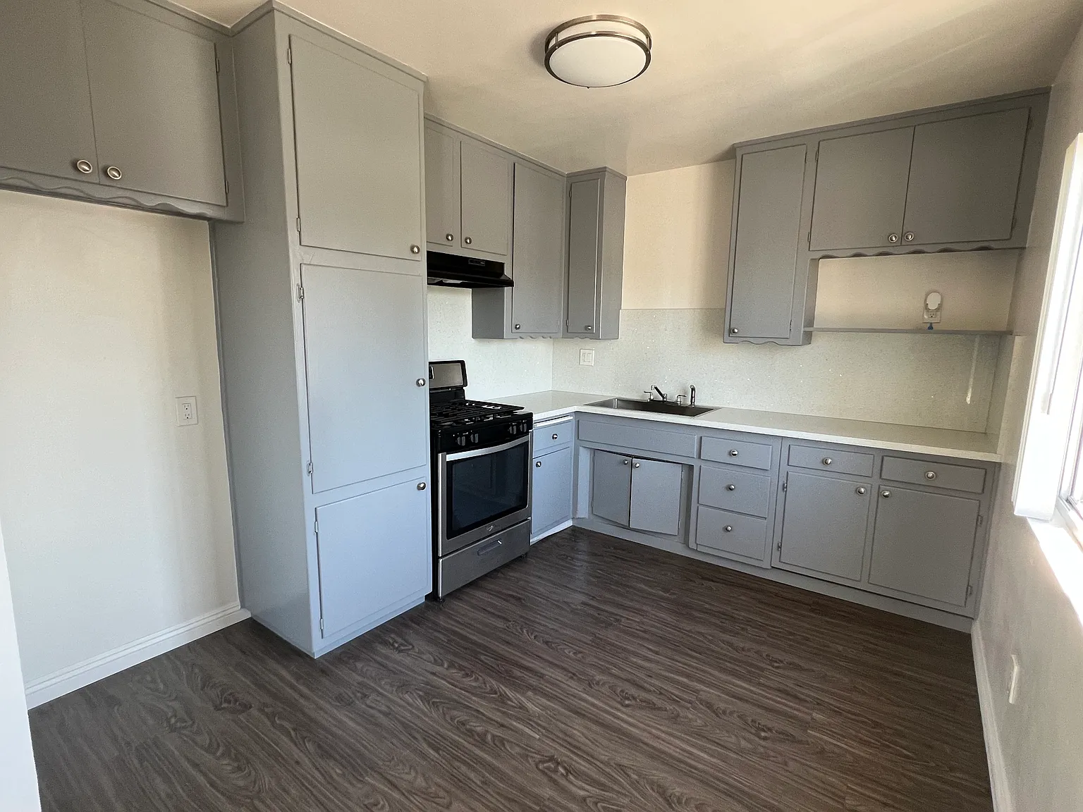 2 bed, 700 sqft, $2,150 — Photo 3
