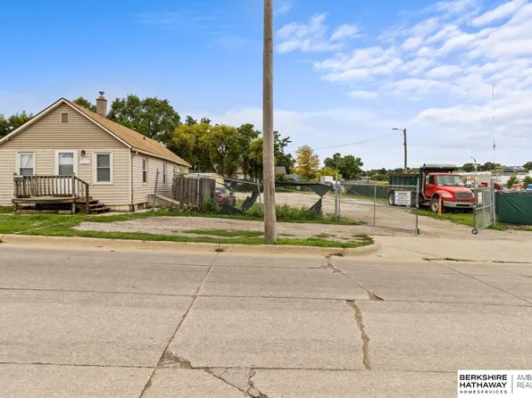 6006 S 25th St, Omaha, NE 68107