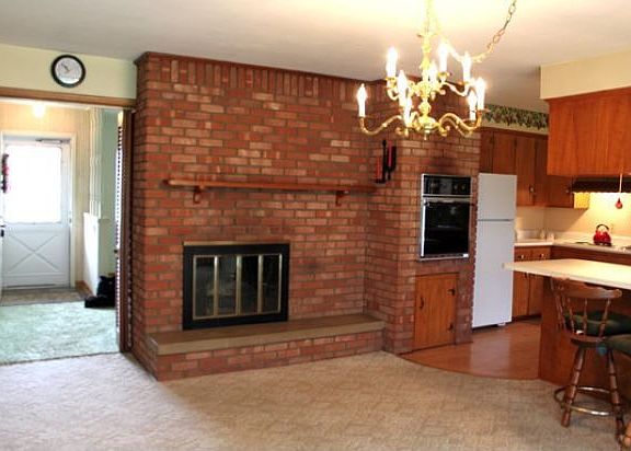 4th image of 1221 Greenfield Dr