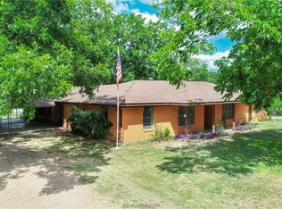 1004 N Hull St, Caldwell, TX 77836