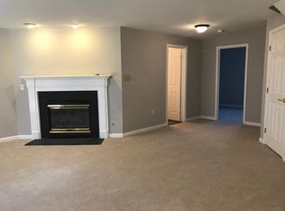 13103 Willow Stream Ln, Fairfax, VA 22033